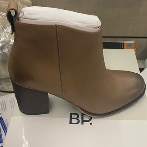 Brown round toed boots. So cute!!!